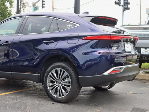 Used 2024 Toyota Venza XLE image 11