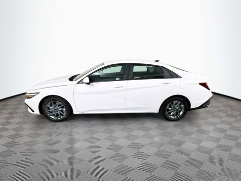 Certified 2025 Hyundai Elantra Blue w/ Cargo Package image 8