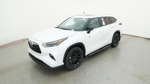 New 2025 Toyota Highlander XLE image 1