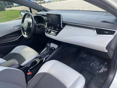 Used 2019 Toyota Corolla XSE image 26