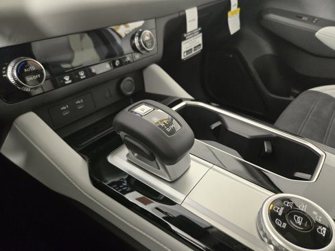 New 2025 Mitsubishi Outlander SE image 23