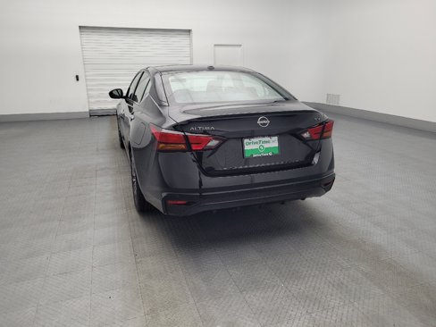 Used 2024 Nissan Altima 2.5 SV image 6