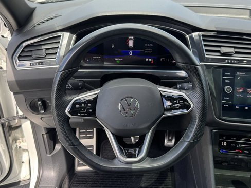 Used 2022 Volkswagen Tiguan SE R-Line image 12