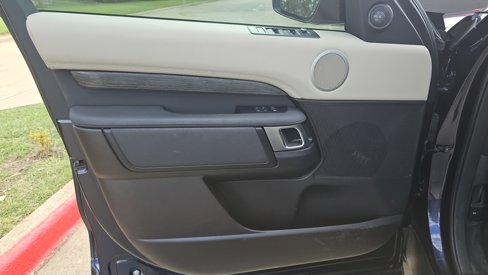 Used 2018 Land Rover Discovery HSE image 28