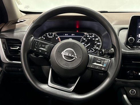 Used 2023 Nissan Rogue SV image 4