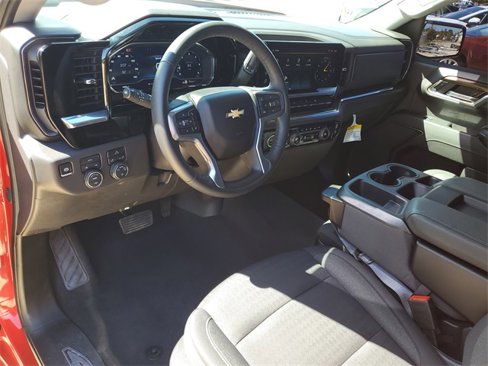 Used 2024 Chevrolet Silverado 1500 LT image 4