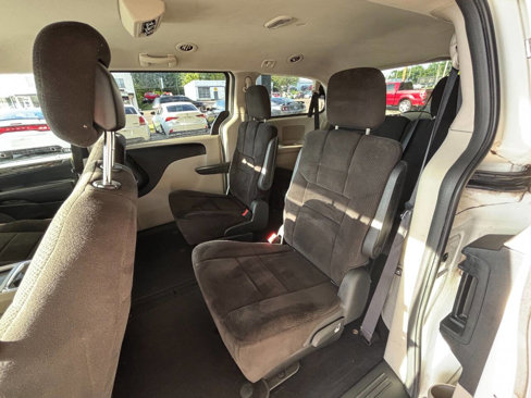 Used 2013 Dodge Grand Caravan SXT image 8