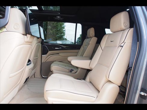 Used 2021 Cadillac Escalade ESV Premium Luxury w/ LPO, Illumination Package image 26