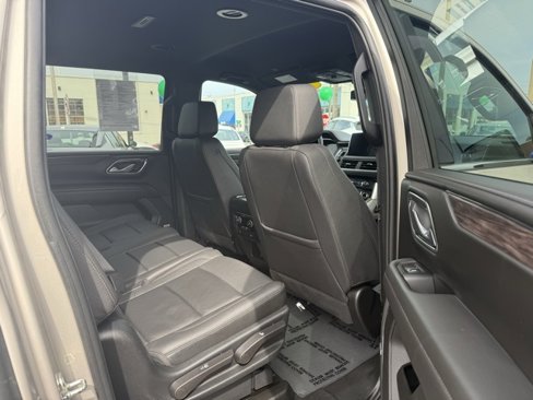 Used 2023 Chevrolet Suburban LT image 12