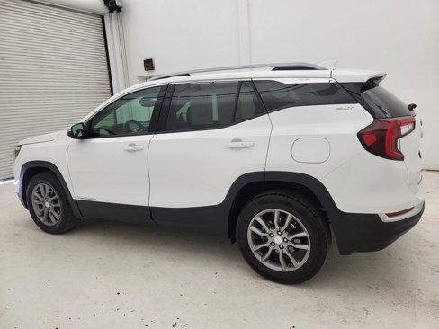 Used 2024 GMC Terrain SLT image 17