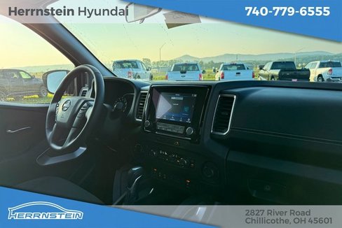 Used 2024 Nissan Frontier SV w/ SV Convenience Package image 28
