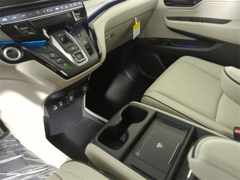 New 2026 Honda Odyssey Touring image 17