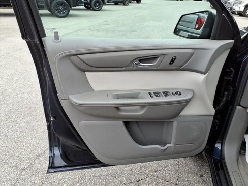 Used 2015 GMC Acadia SLE image 16