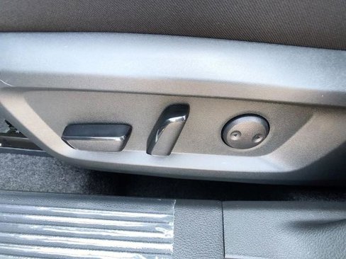 Certified 2025 Nissan Rogue SV image 28