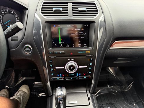 Used 2019 Ford Explorer Platinum image 24