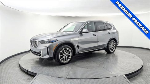 Used 2024 BMW X5 sDrive40i w/ Premium Package image 2