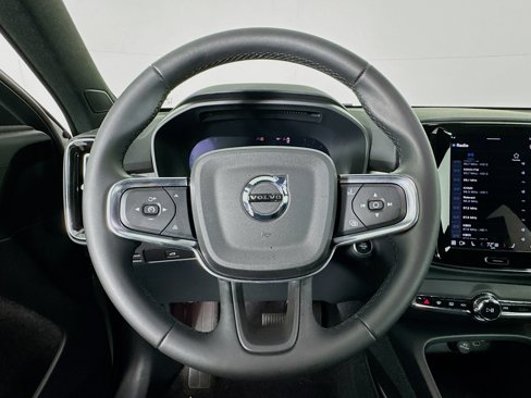 Used 2025 Volvo XC40 B5 Core image 11