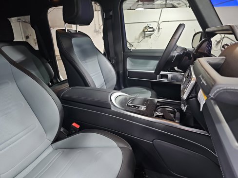 Used 2025 Mercedes-Benz G 550 image 11