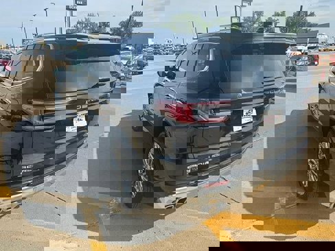 Used 2024 GMC Acadia Denali image 5