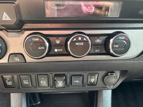 Used 2021 Toyota Tacoma TRD Off-Road image 12