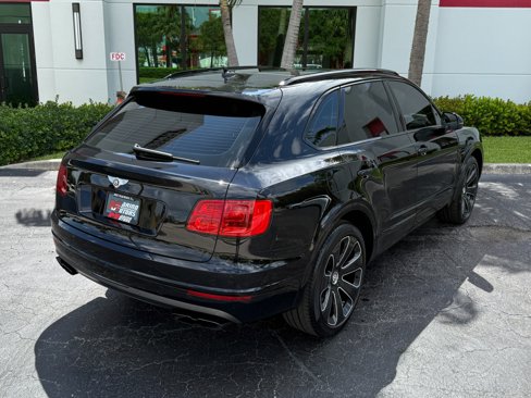 Used 2020 Bentley Bentayga Design Series image 17