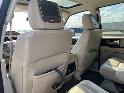 Used 2015 Lincoln Navigator 2WD image 19