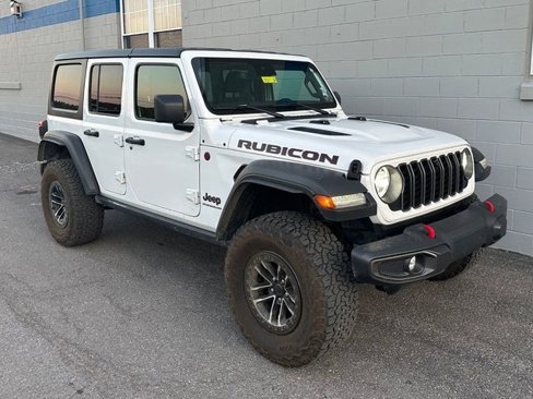 Used 2024 Jeep Wrangler Unlimited Rubicon w/ XTREMEE 35" Tire Package image 3