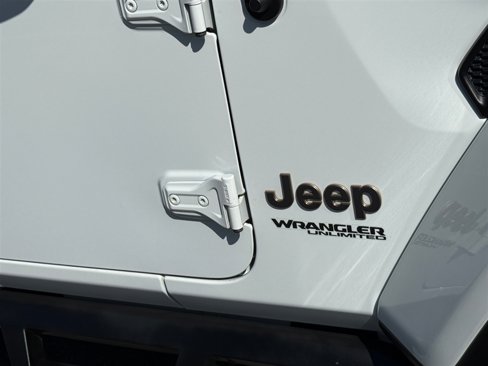 Used 2021 Jeep Wrangler Unlimited Rubicon w/ Trailer Tow Package image 34