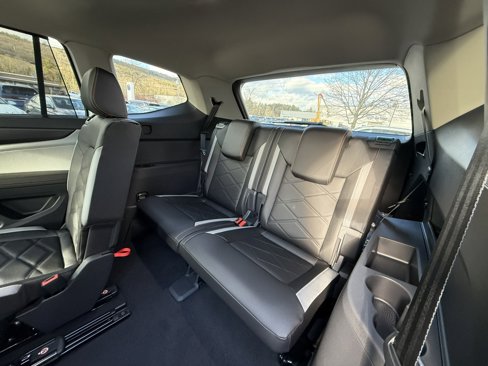 New 2025 Volkswagen Atlas Peak Edition SE image 22