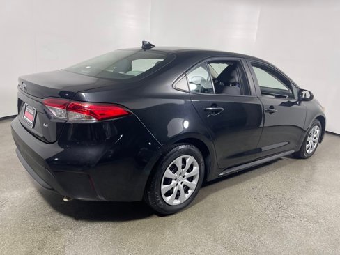 Certified 2022 Toyota Corolla LE image 3