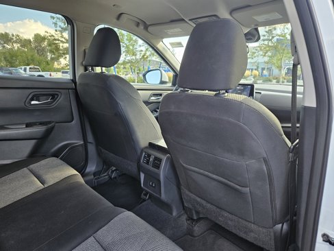 Used 2024 Nissan Rogue SV image 14