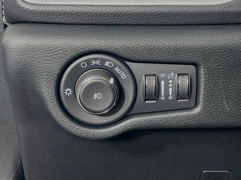New 2026 Chrysler Pacifica Select image 11