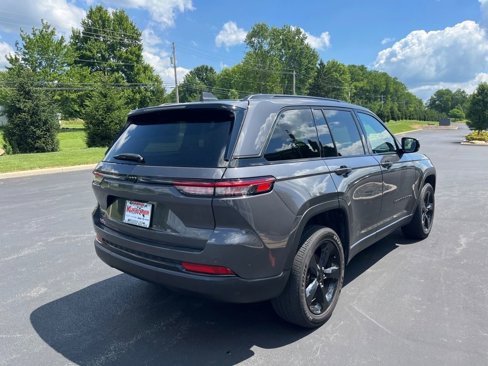 Used 2023 Jeep Grand Cherokee Altitude image 5
