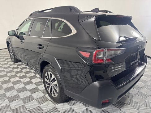 Used 2023 Subaru Outback Premium image 8
