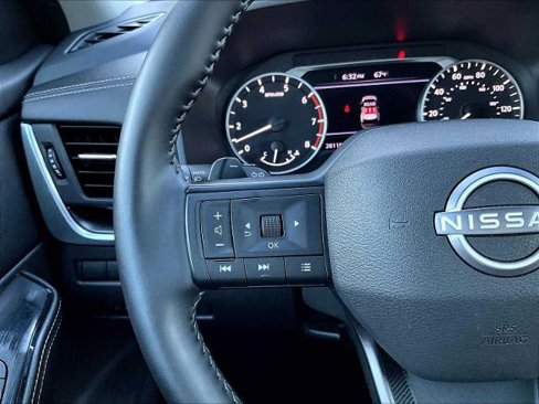 Certified 2025 Nissan Rogue SV image 22