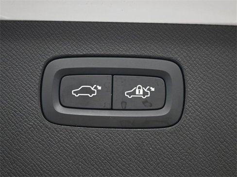 Used 2024 Volvo XC90 B6 Plus w/ Protection Package Premier image 32