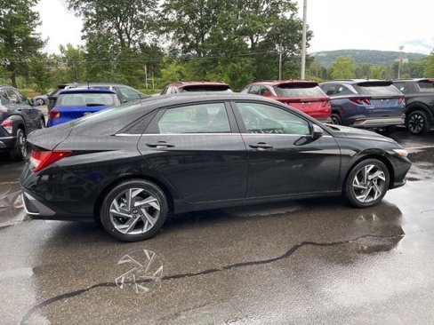 New 2025 Hyundai Elantra SEL image 3
