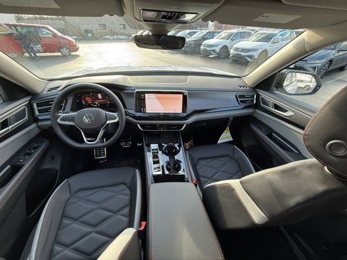 New 2025 Volkswagen Atlas Peak Edition SE image 9