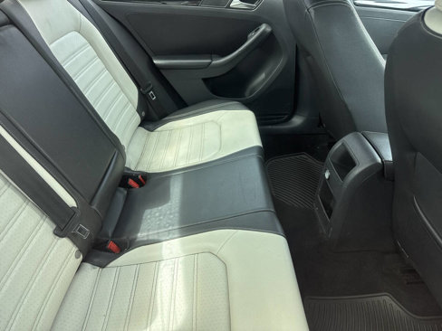 Used 2015 Volkswagen Jetta Sport image 3