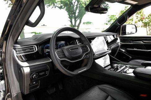 Used 2022 Jeep Wagoneer Series III w/ Premium Group I image 25