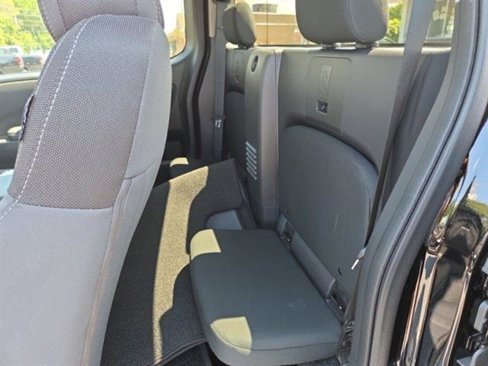 Used 2025 Nissan Frontier SV image 95