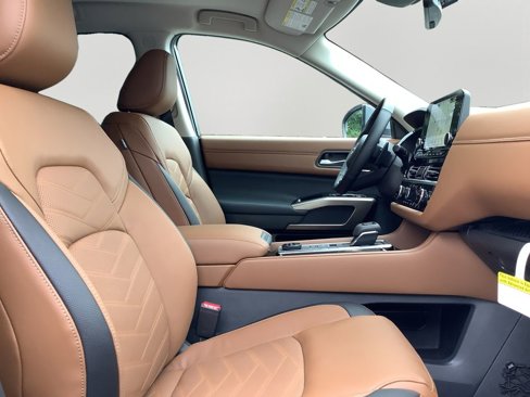 New 2025 Nissan Pathfinder Platinum image 12