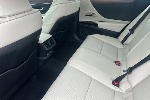 New 2025 Lexus ES 300h w/ Premium Package image 12