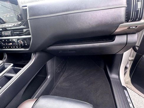 Used 2022 Nissan Pathfinder Platinum image 26