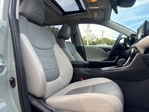 Used 2021 Toyota RAV4 XLE Premium image 24