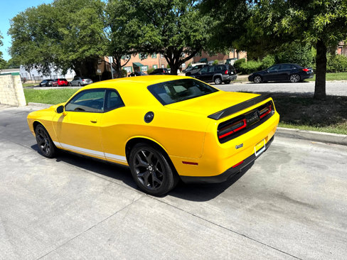 Used 2017 Dodge Challenger SXT image 9