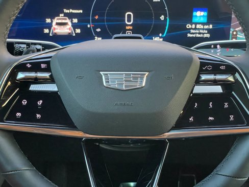 Used 2025 Cadillac Optiq Sport 2 image 33