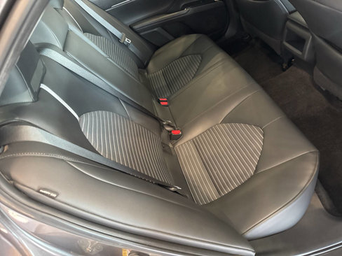 Used 2018 Toyota Camry SE image 23