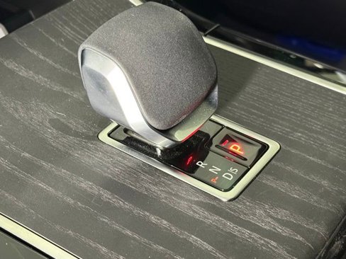 New 2026 Land Rover Range Rover Velar Dynamic SE image 23