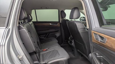 Used 2025 Volkswagen Atlas SE image 19